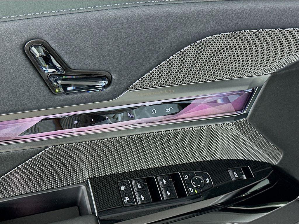 new 2025 BMW 760 car, priced at $129,925