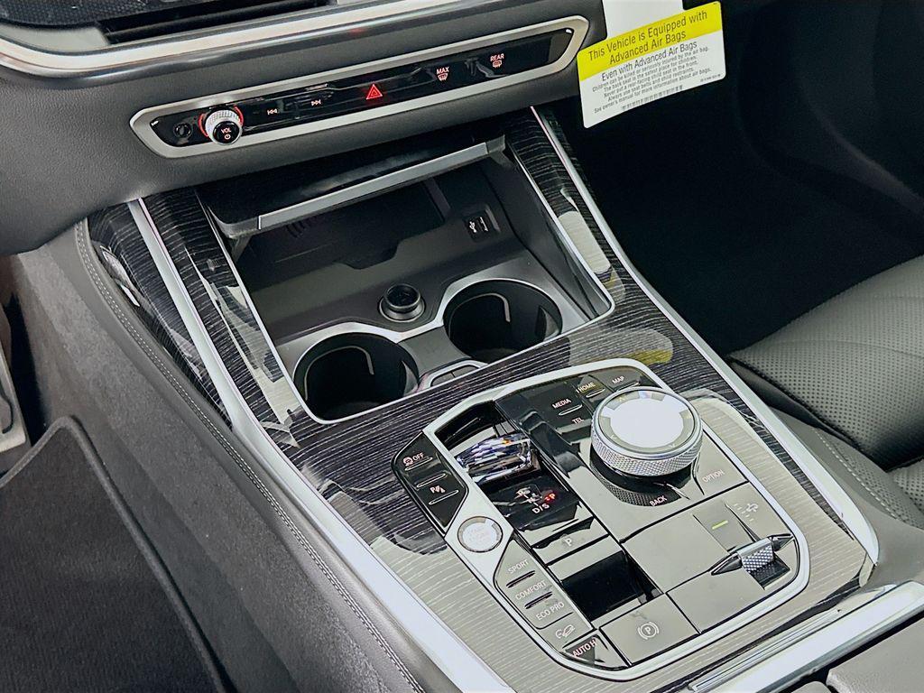 new 2026 BMW X7 car, priced at $101,650