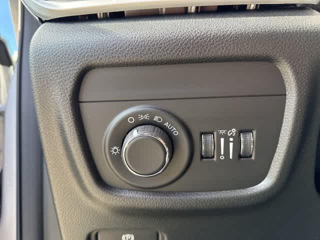 new 2025 Jeep Grand Cherokee car, priced at $42,683