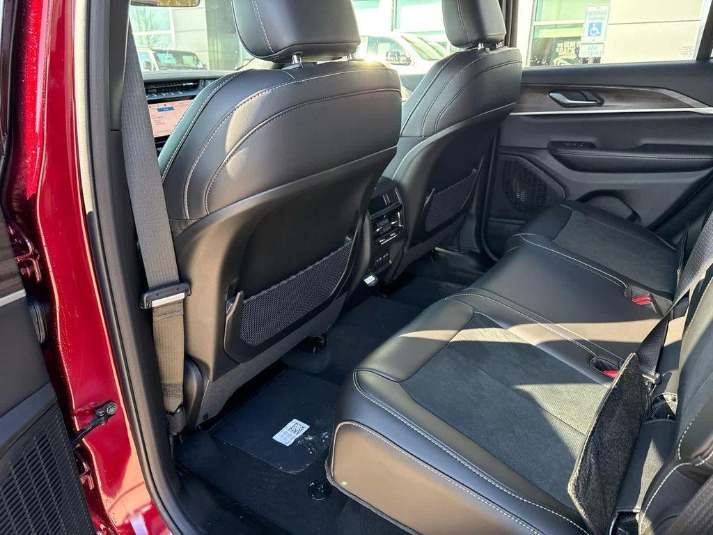 new 2026 Jeep Grand Cherokee car, priced at $46,881