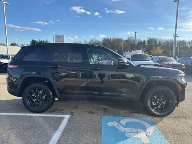 new 2025 Jeep Grand Cherokee car, priced at $43,508
