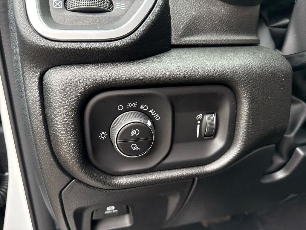 new 2025 Ram 1500 car, priced at $45,284