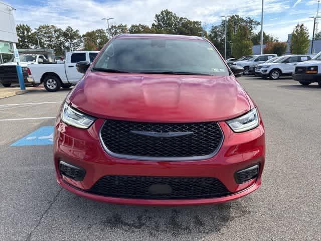 new 2026 Chrysler Pacifica car, priced at $43,095