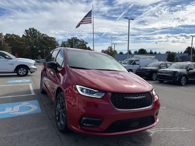 new 2026 Chrysler Pacifica car, priced at $43,095