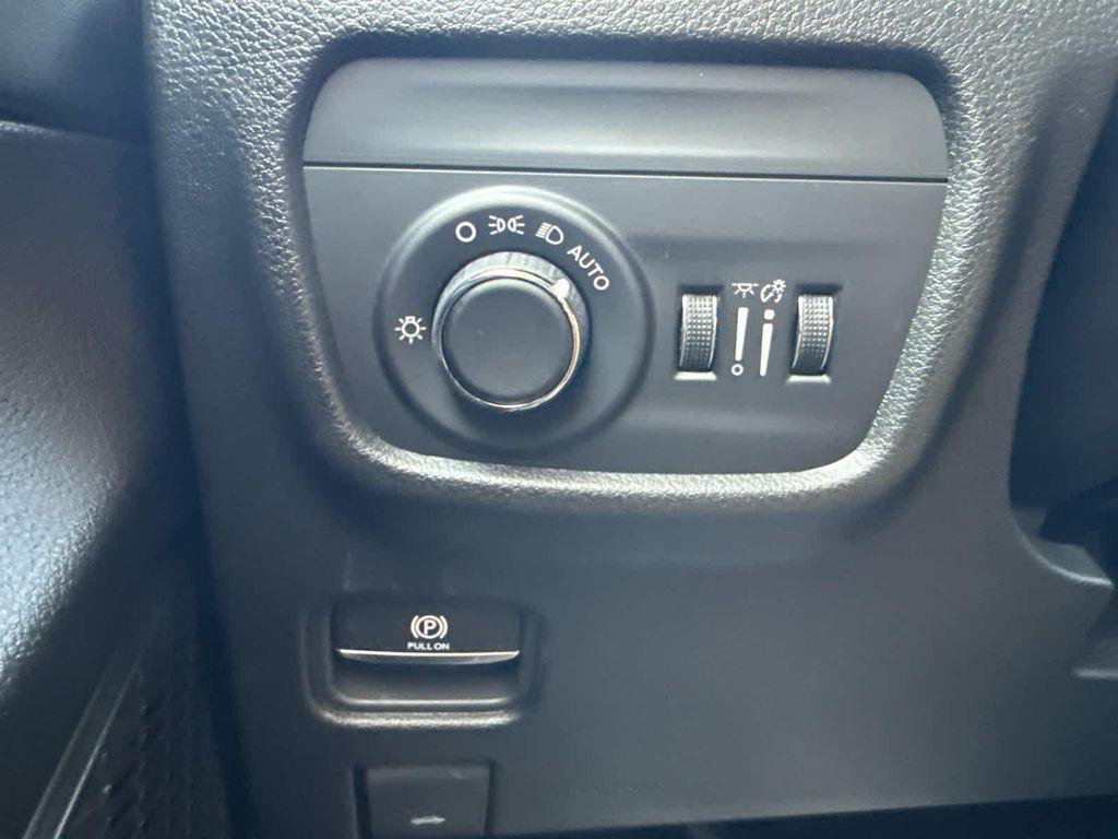 new 2026 Jeep Grand Cherokee car, priced at $48,925