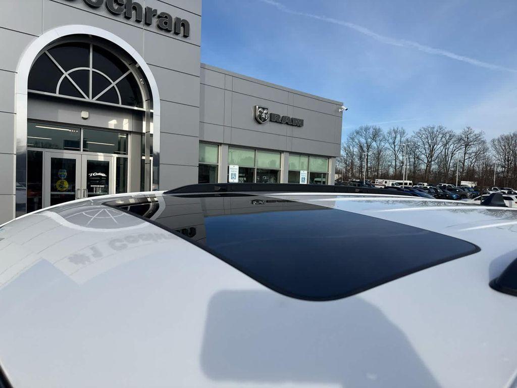 new 2026 Jeep Grand Cherokee car, priced at $48,925