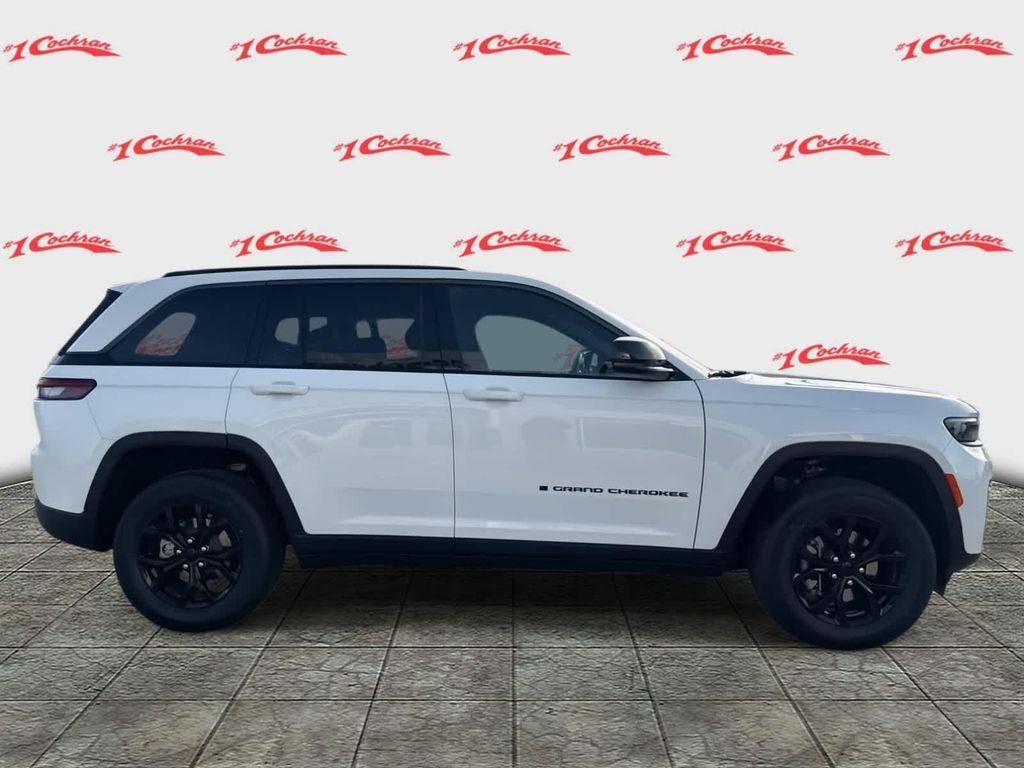 new 2026 Jeep Grand Cherokee car, priced at $48,925