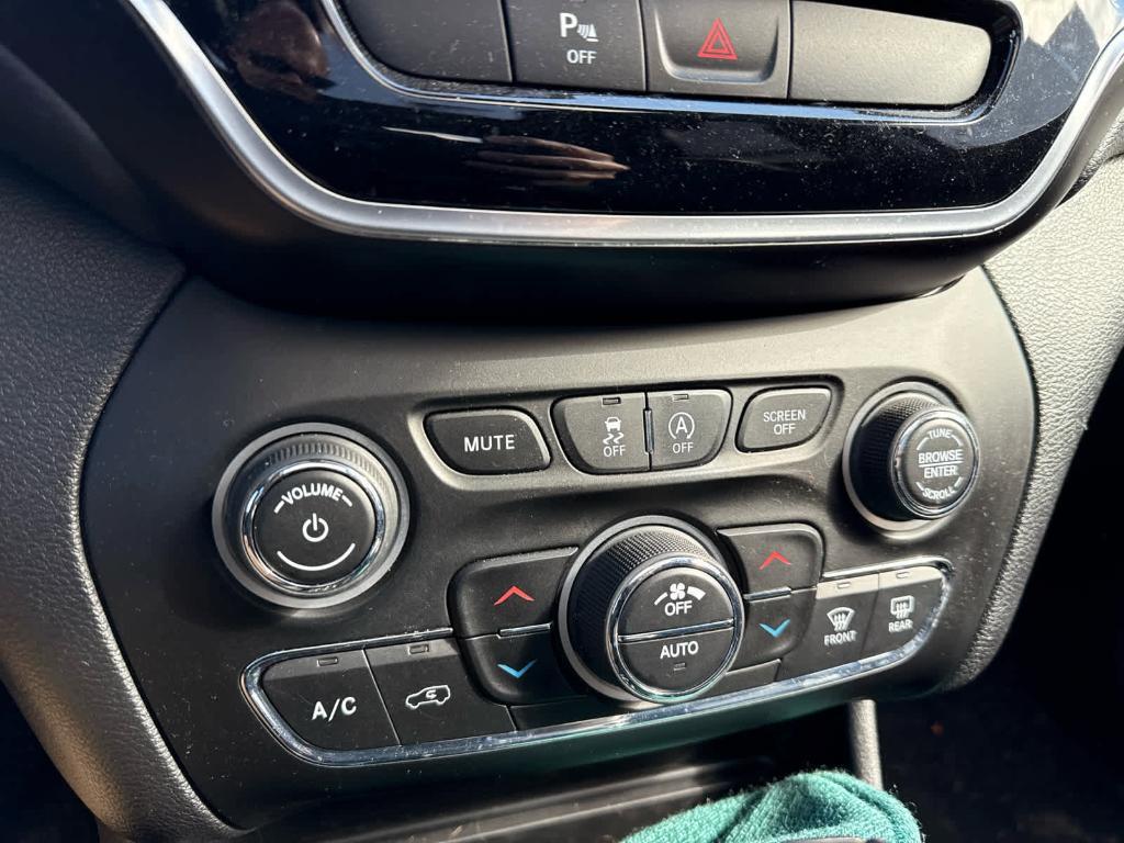 used 2020 Jeep Cherokee car, priced at $16,498