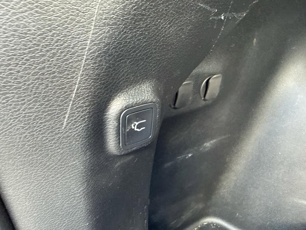 used 2020 Jeep Cherokee car, priced at $16,498