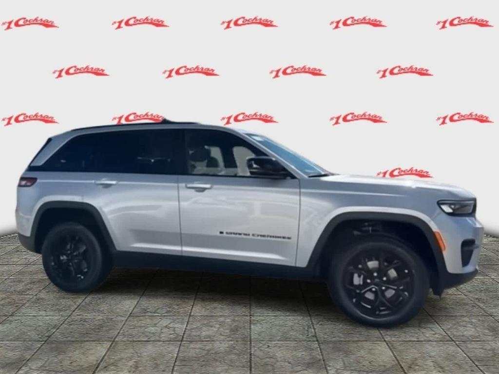 new 2025 Jeep Grand Cherokee car, priced at $43,508