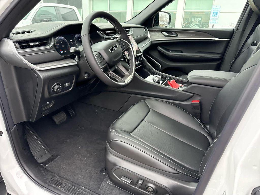 new 2025 Jeep Grand Cherokee car, priced at $54,003