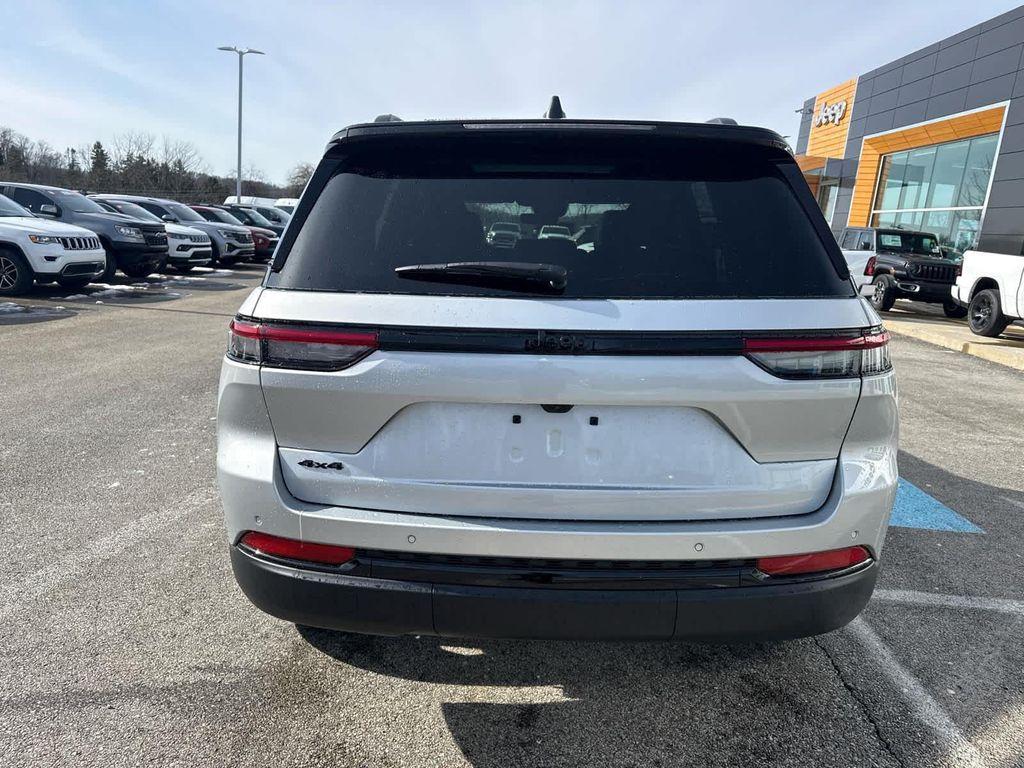 new 2025 Jeep Grand Cherokee car, priced at $51,398