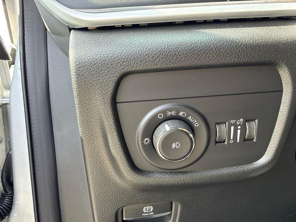 new 2025 Jeep Grand Cherokee car, priced at $51,398