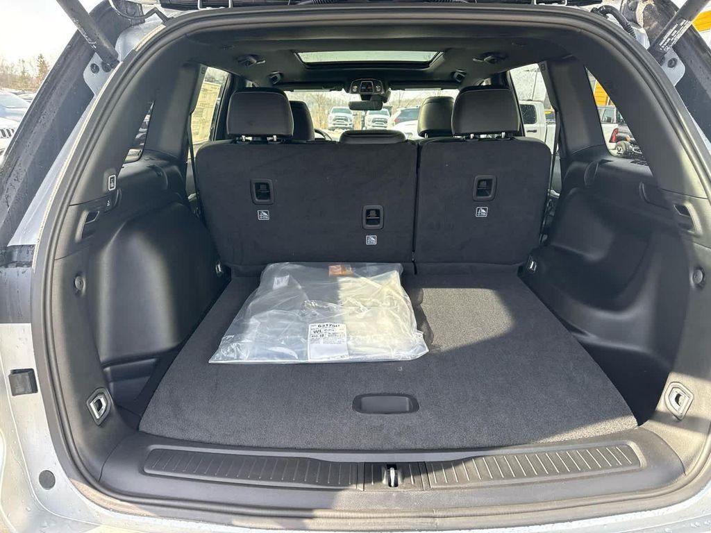 new 2025 Jeep Grand Cherokee car, priced at $51,398