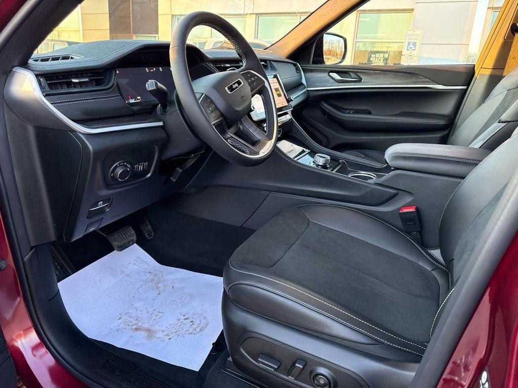 new 2026 Jeep Grand Cherokee car, priced at $48,925