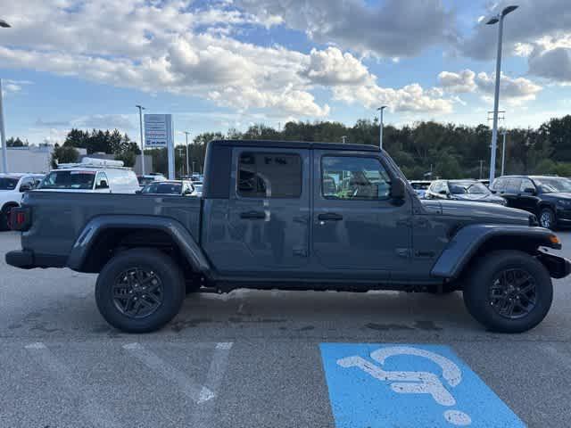 new 2025 Jeep Gladiator car, priced at $47,950