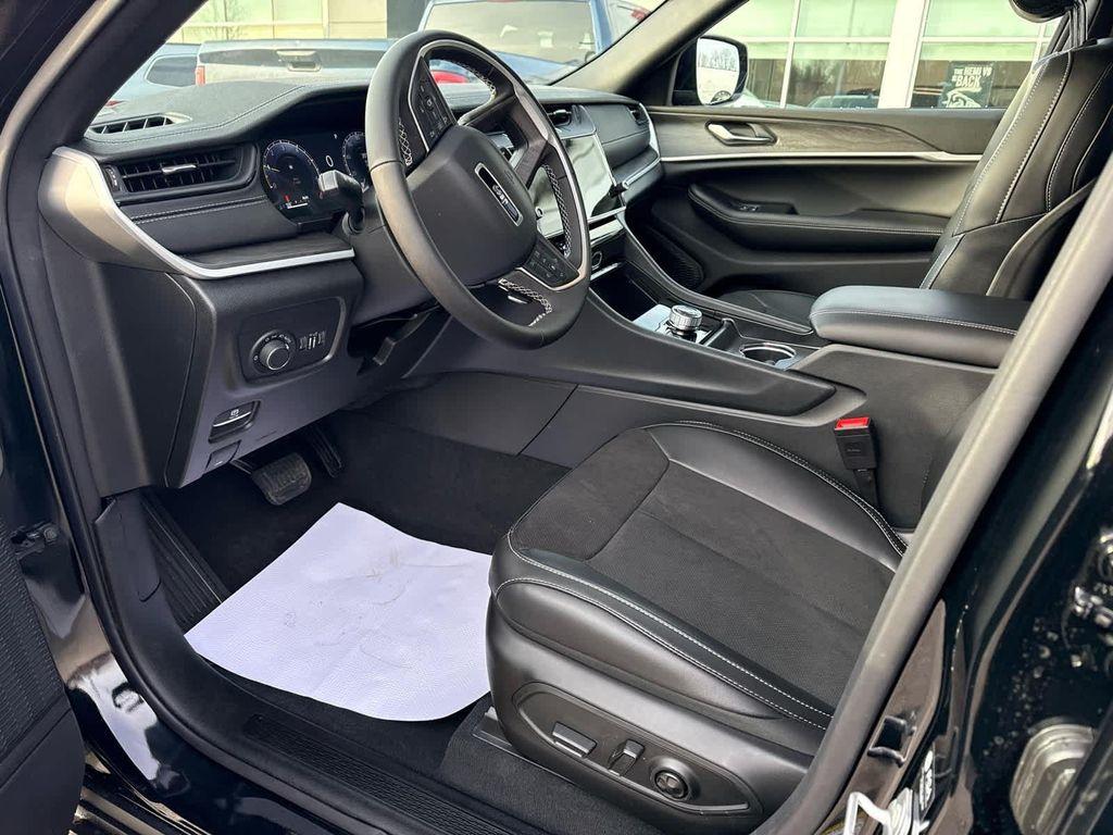 new 2026 Jeep Grand Cherokee car, priced at $47,399