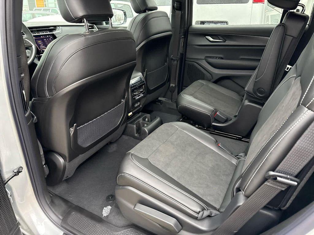 new 2025 Jeep Grand Cherokee L car, priced at $44,333