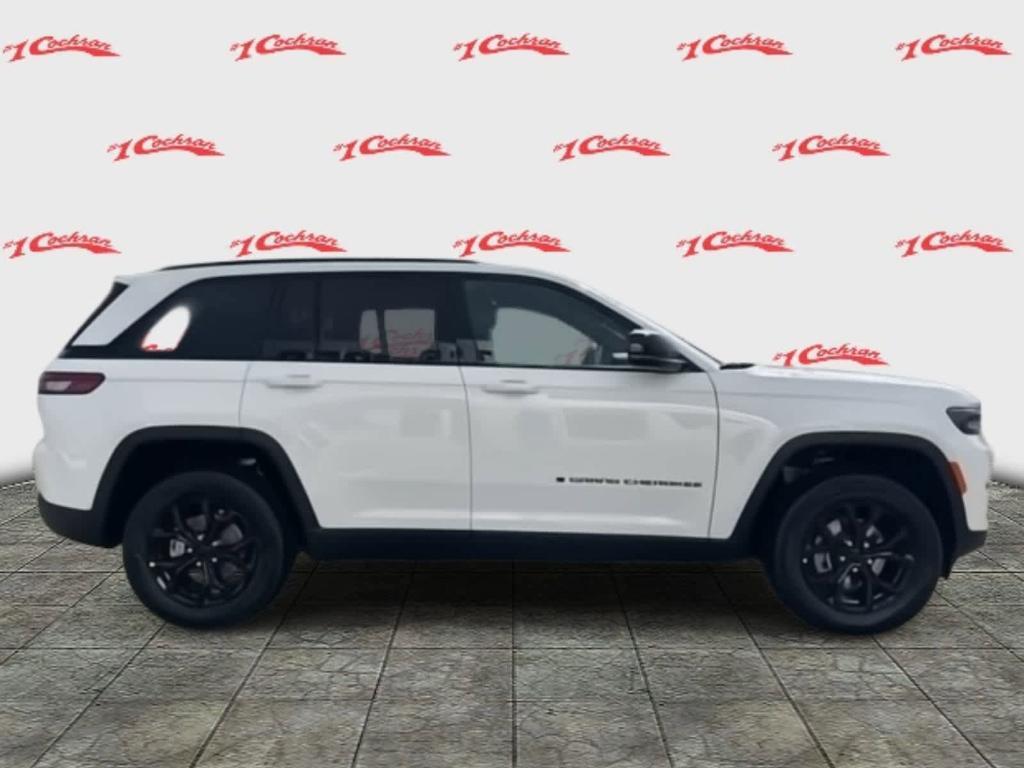 new 2025 Jeep Grand Cherokee car, priced at $42,990