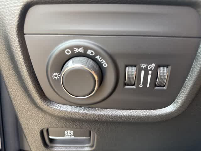 new 2025 Jeep Grand Cherokee car, priced at $42,165