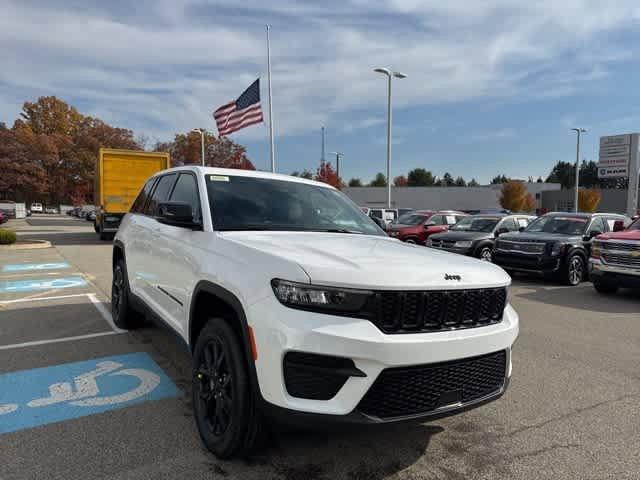 new 2025 Jeep Grand Cherokee car, priced at $42,990