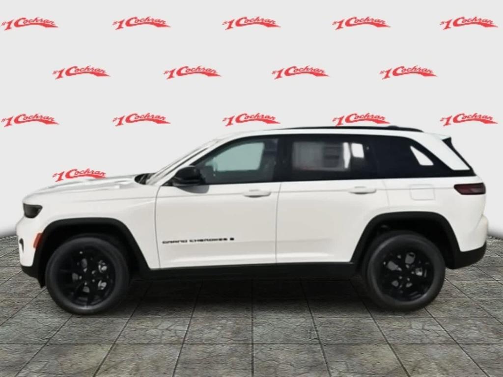 new 2025 Jeep Grand Cherokee car, priced at $42,990