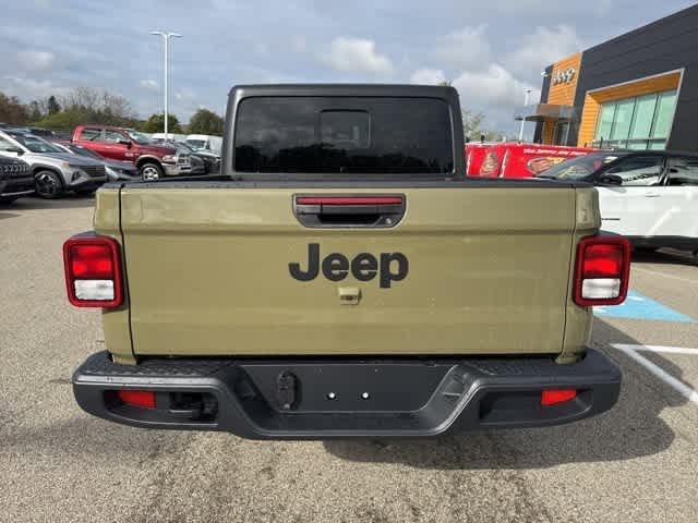 new 2025 Jeep Gladiator car, priced at $45,997