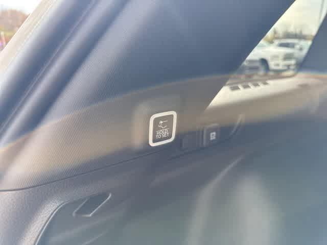 new 2025 Jeep Grand Cherokee car, priced at $42,990