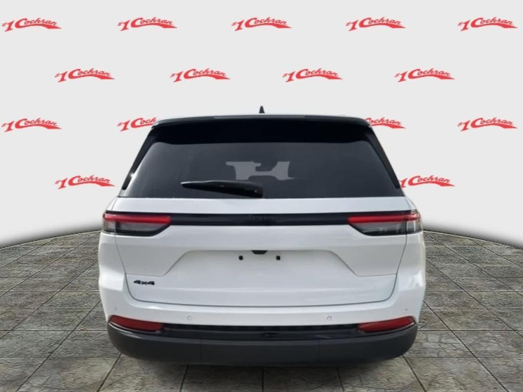 new 2025 Jeep Grand Cherokee car, priced at $42,990