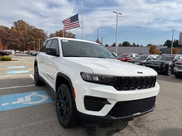 new 2025 Jeep Grand Cherokee car, priced at $42,990
