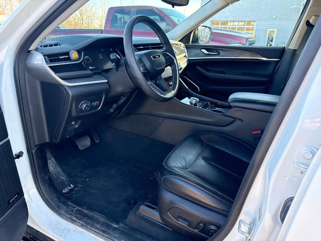 used 2023 Jeep Grand Cherokee car, priced at $33,998