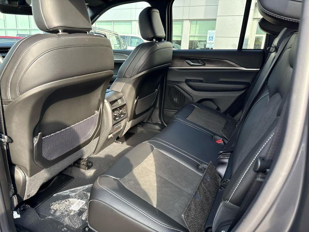 new 2026 Jeep Grand Cherokee car, priced at $47,424