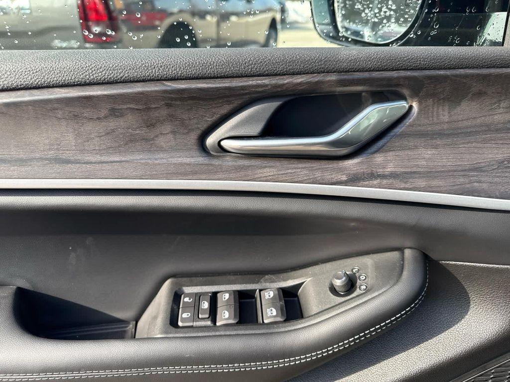 new 2026 Jeep Grand Cherokee car, priced at $47,424