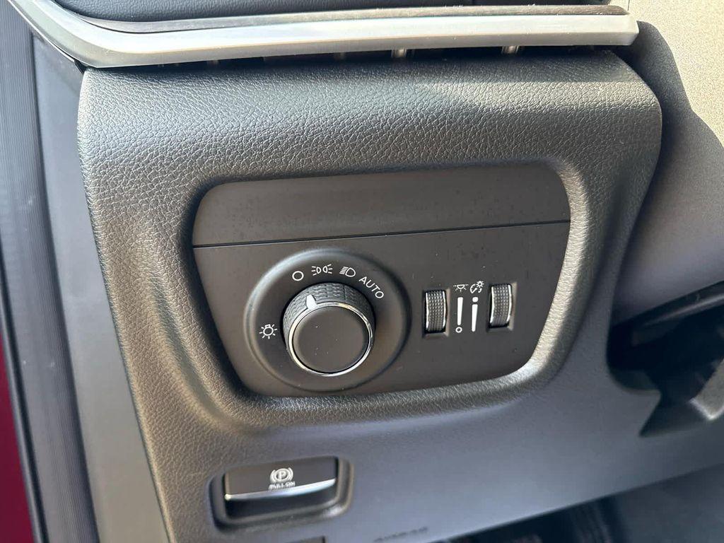 new 2026 Jeep Grand Cherokee car, priced at $46,881