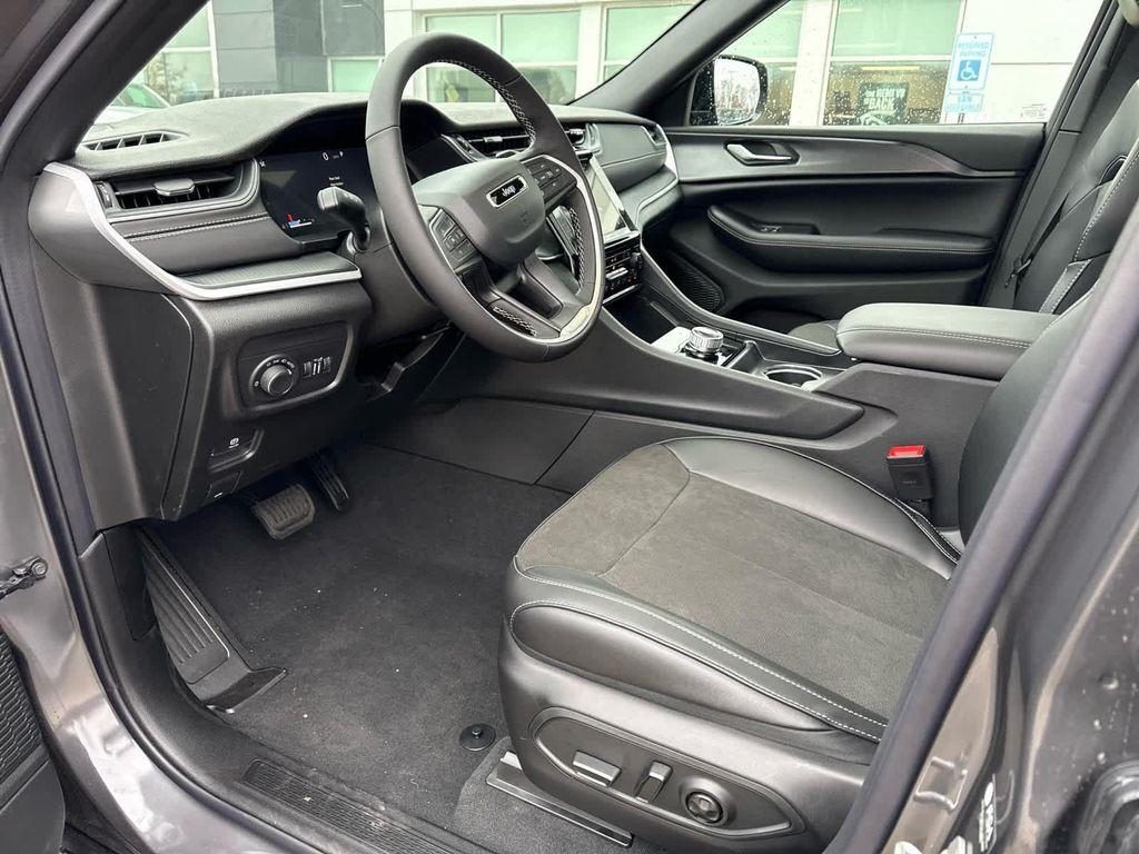 new 2025 Jeep Grand Cherokee car, priced at $43,508
