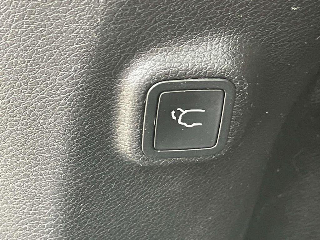 used 2019 Jeep Cherokee car, priced at $13,998