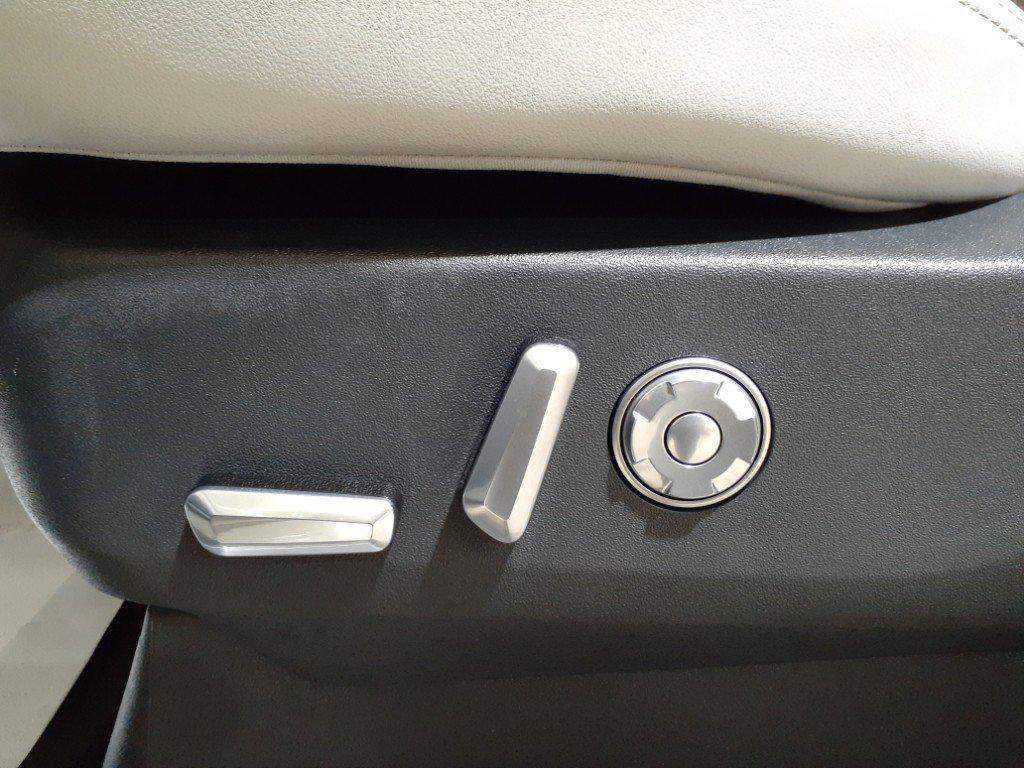 used 2025 Lincoln Navigator car, priced at $98,000