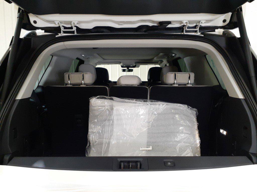 used 2025 Lincoln Navigator car, priced at $98,000