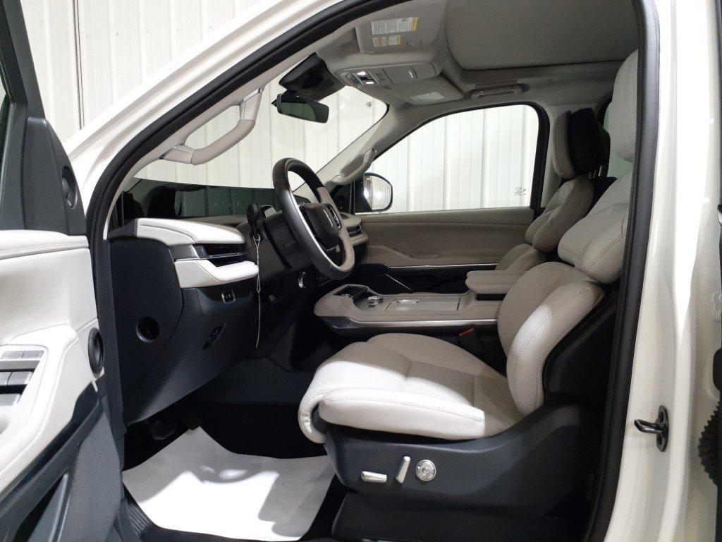 used 2025 Lincoln Navigator car, priced at $98,000