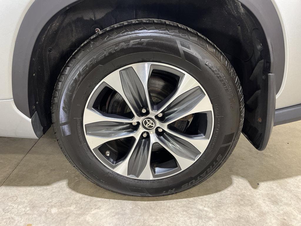 used 2021 Toyota Highlander car, priced at $29,750