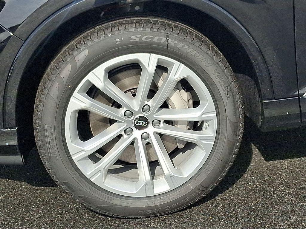 new 2026 Audi Q7 car, priced at $76,645
