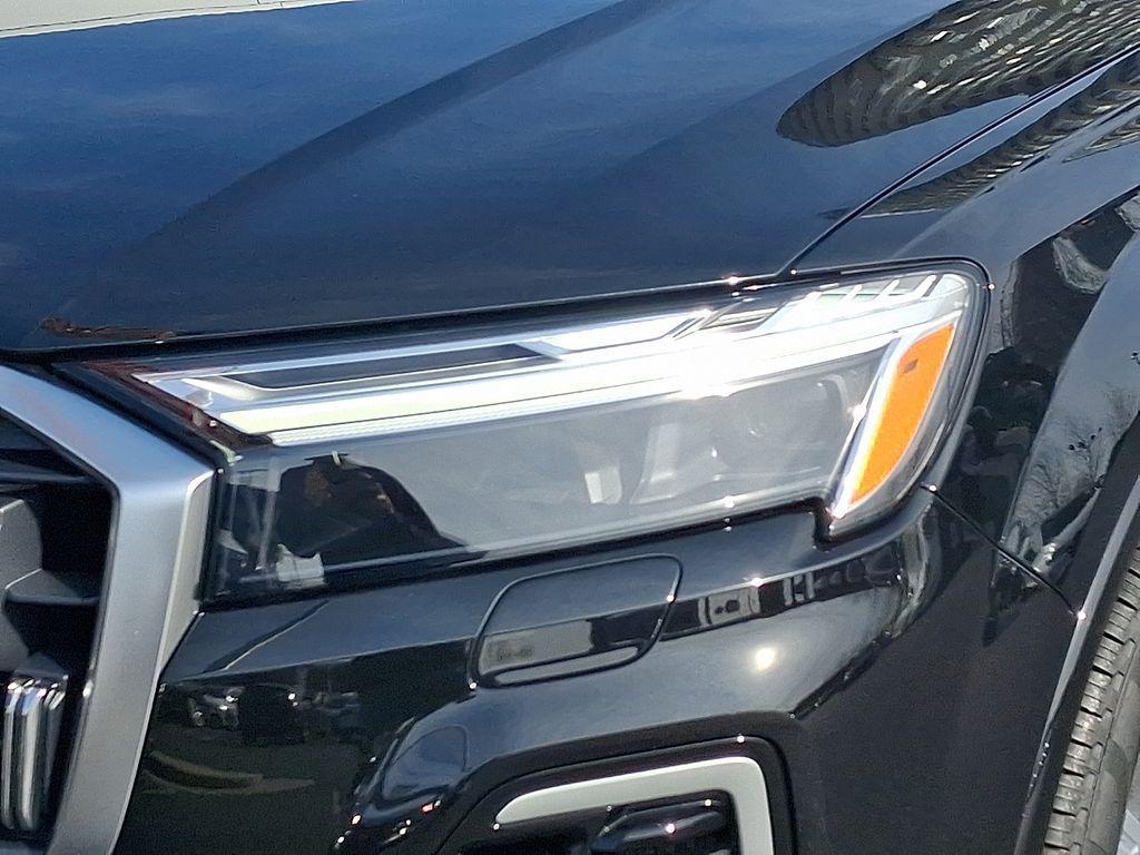 new 2026 Audi Q7 car, priced at $76,645