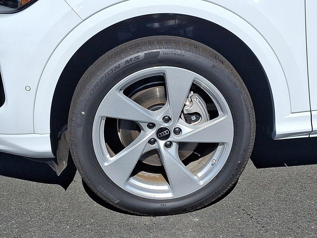 new 2025 Audi Q5 car, priced at $59,940