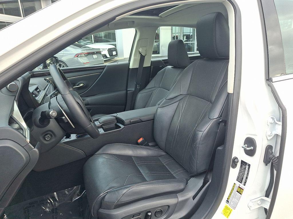 used 2021 Lexus ES 300h car, priced at $34,400