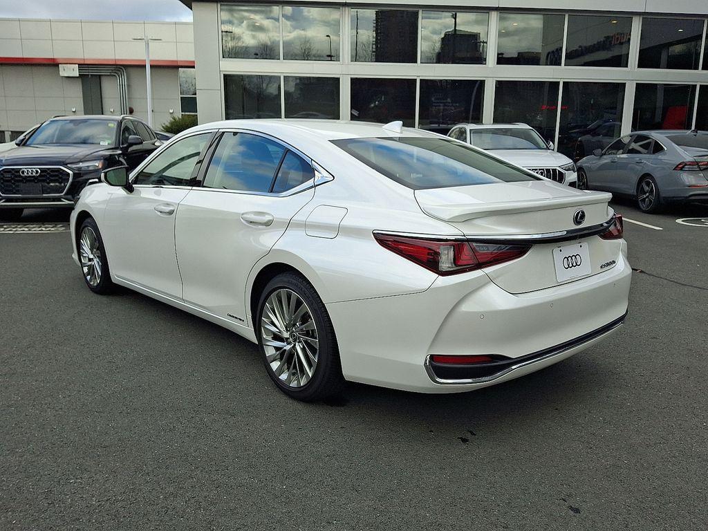 used 2021 Lexus ES 300h car, priced at $34,400