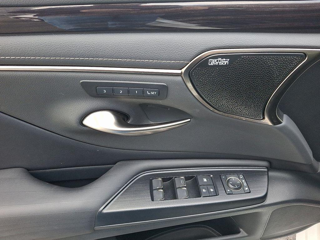 used 2021 Lexus ES 300h car, priced at $34,400