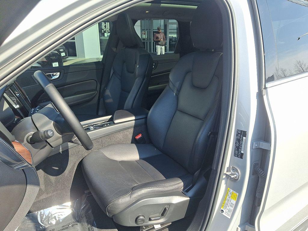 used 2023 Volvo XC60 car, priced at $26,996