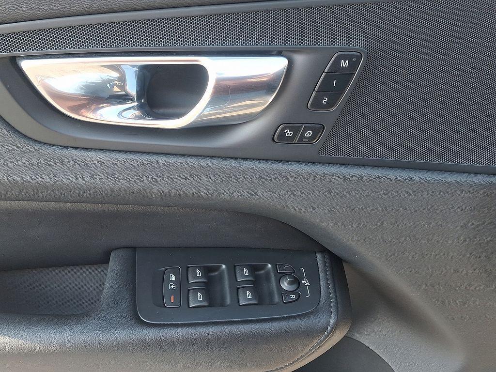 used 2023 Volvo XC60 car, priced at $26,996