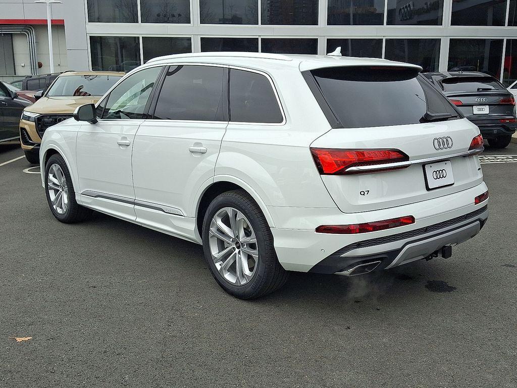 new 2026 Audi Q7 car, priced at $76,050