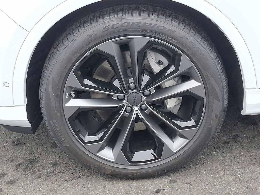 new 2026 Audi Q7 car, priced at $79,005